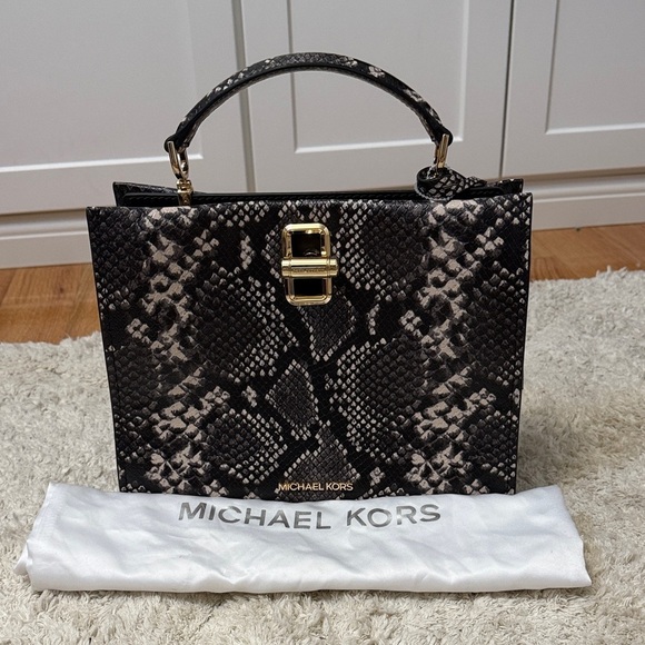 Michael Kors Handbags - NWOT Michael Kors Penelope Top Handle Satchel